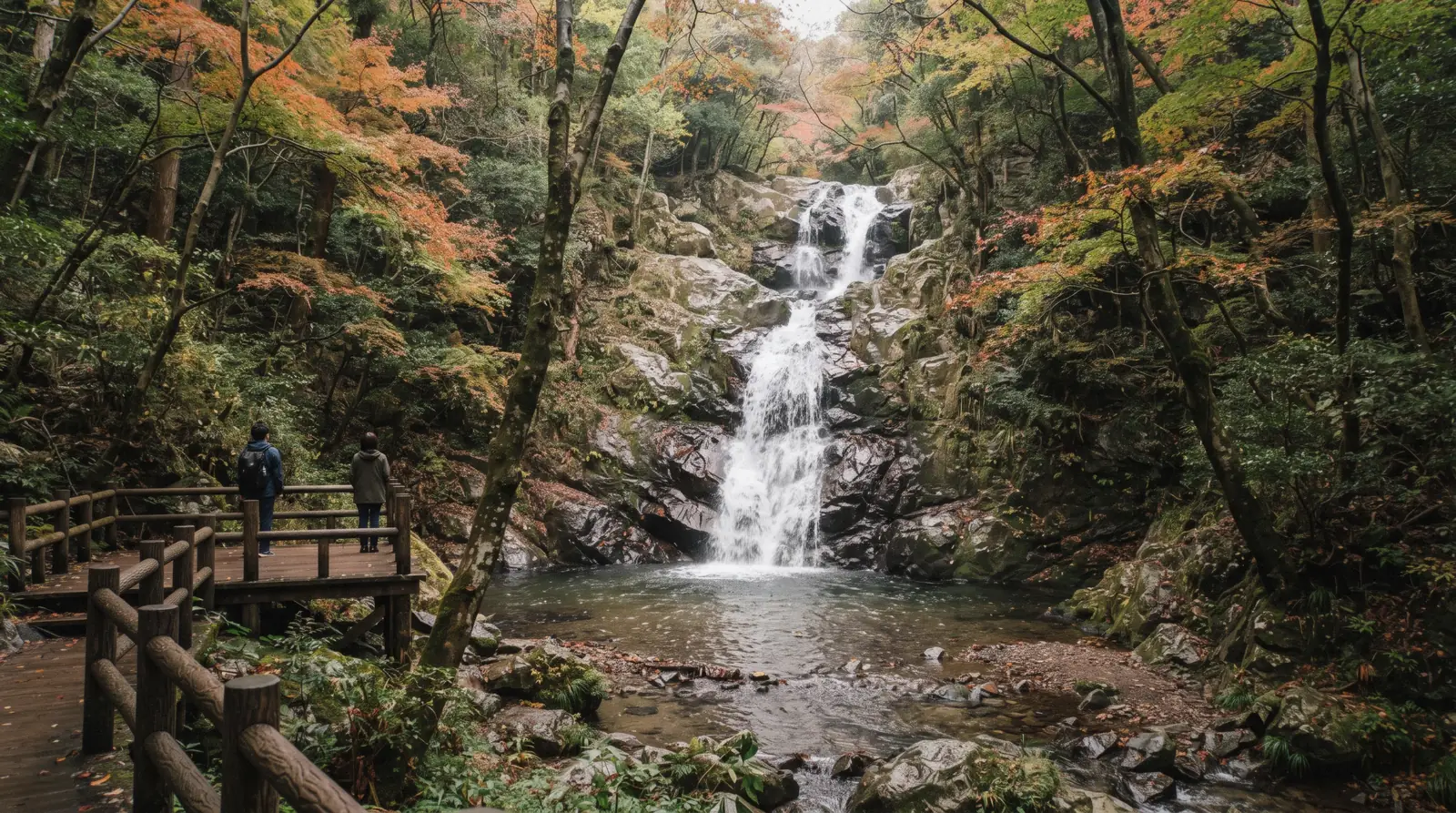 The 33-metre Minoo Falls dropping into its pool at the end of the Takimichi trail north of Osaka, Osaka Japan